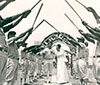 ugadores de le hacen guardia al lanzador Aurelio Lpez.
